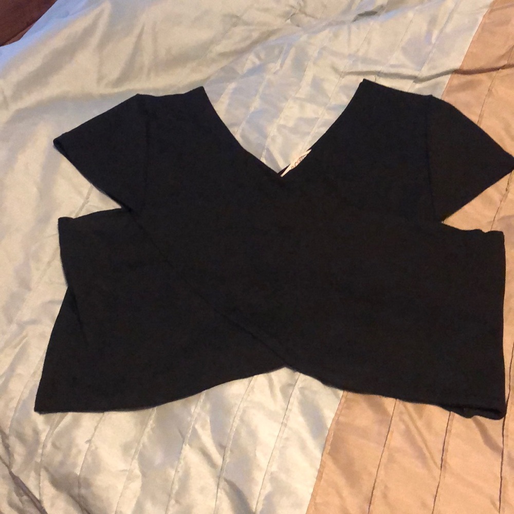 A black crop top shirt